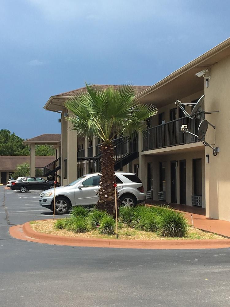 Days By Wyndham I-10